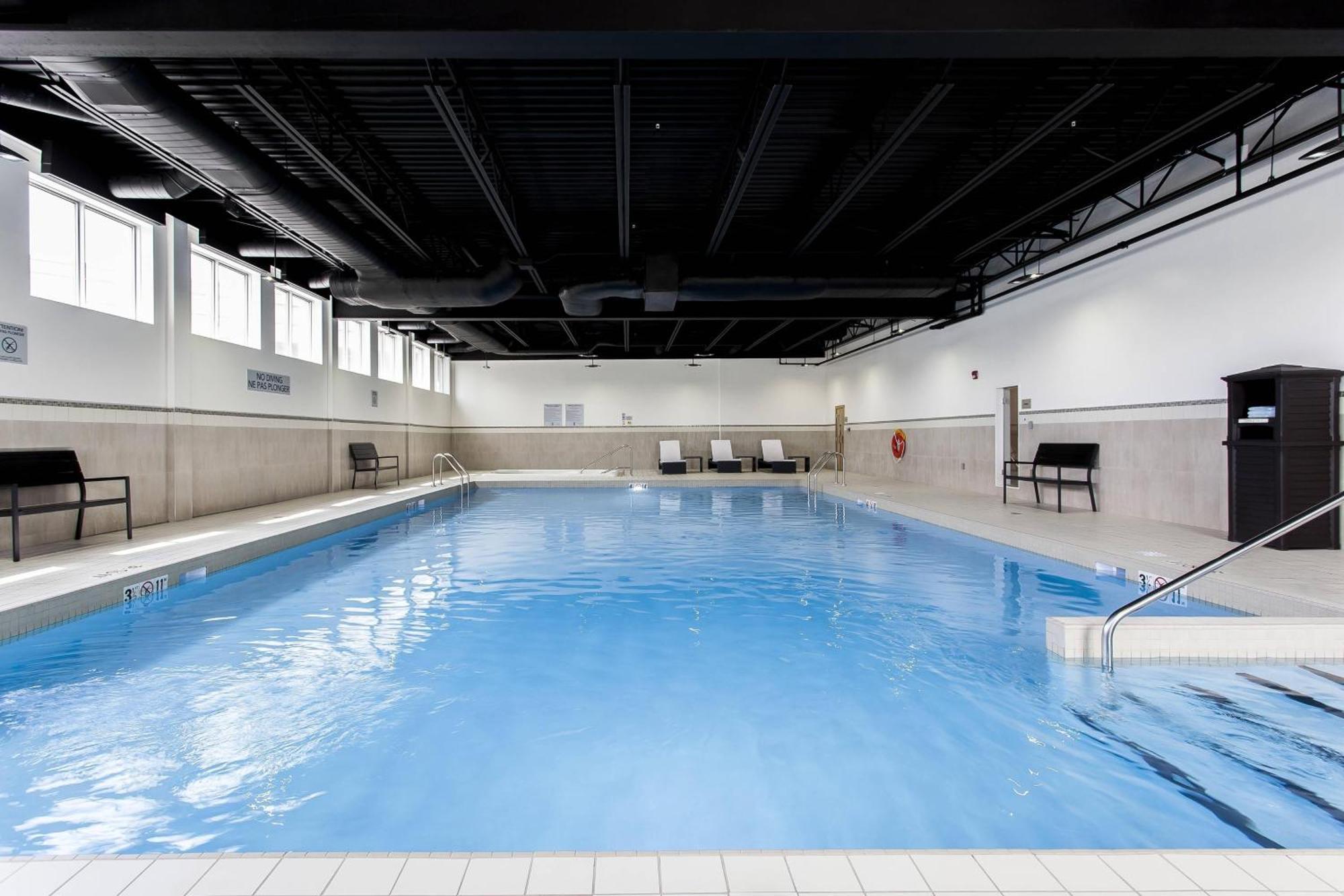 Hotel Courtyard By Marriott Montreal West Island/Baie D'Urfe Extérieur photo
