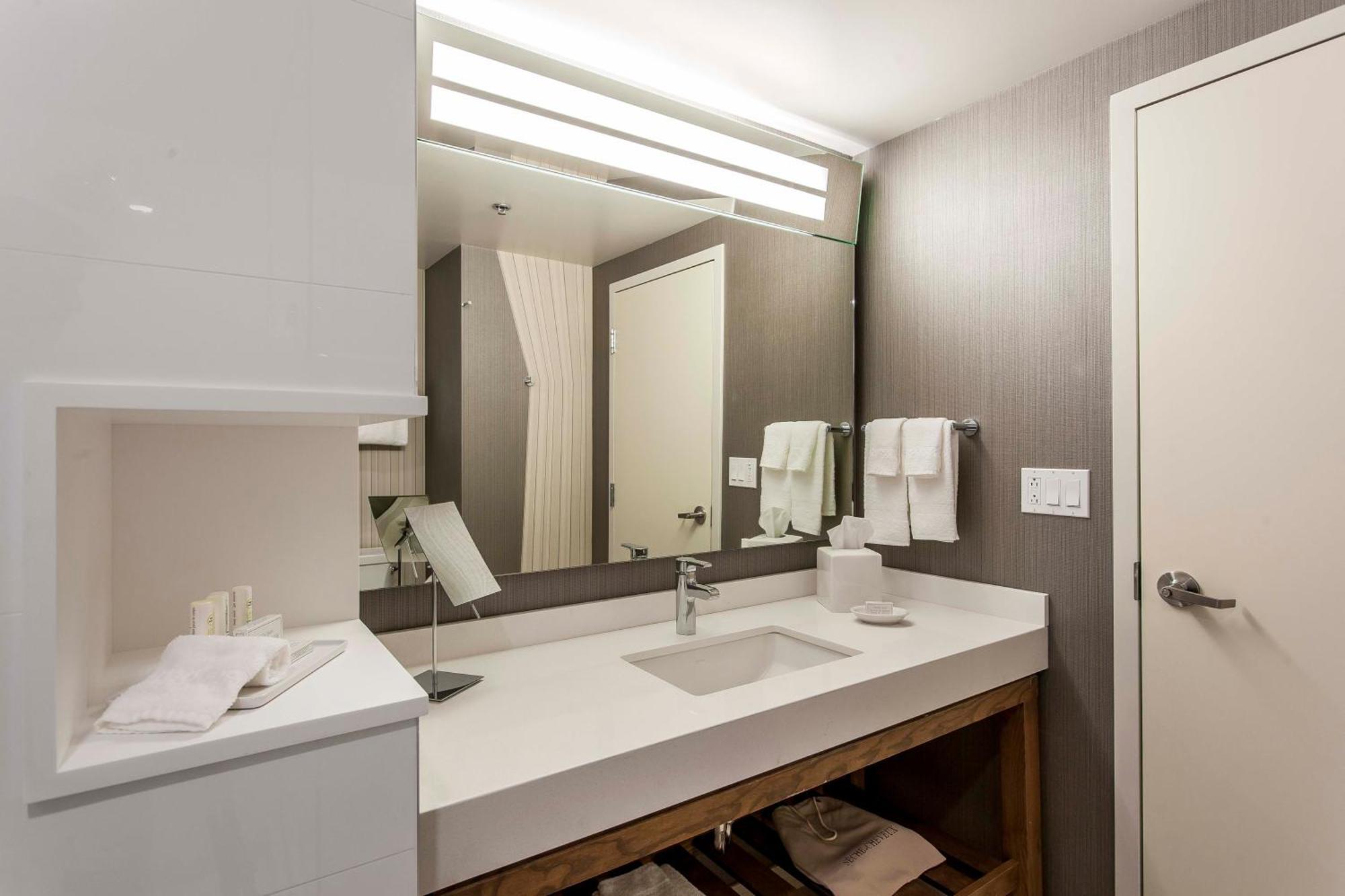 Hotel Courtyard By Marriott Montreal West Island/Baie D'Urfe Extérieur photo