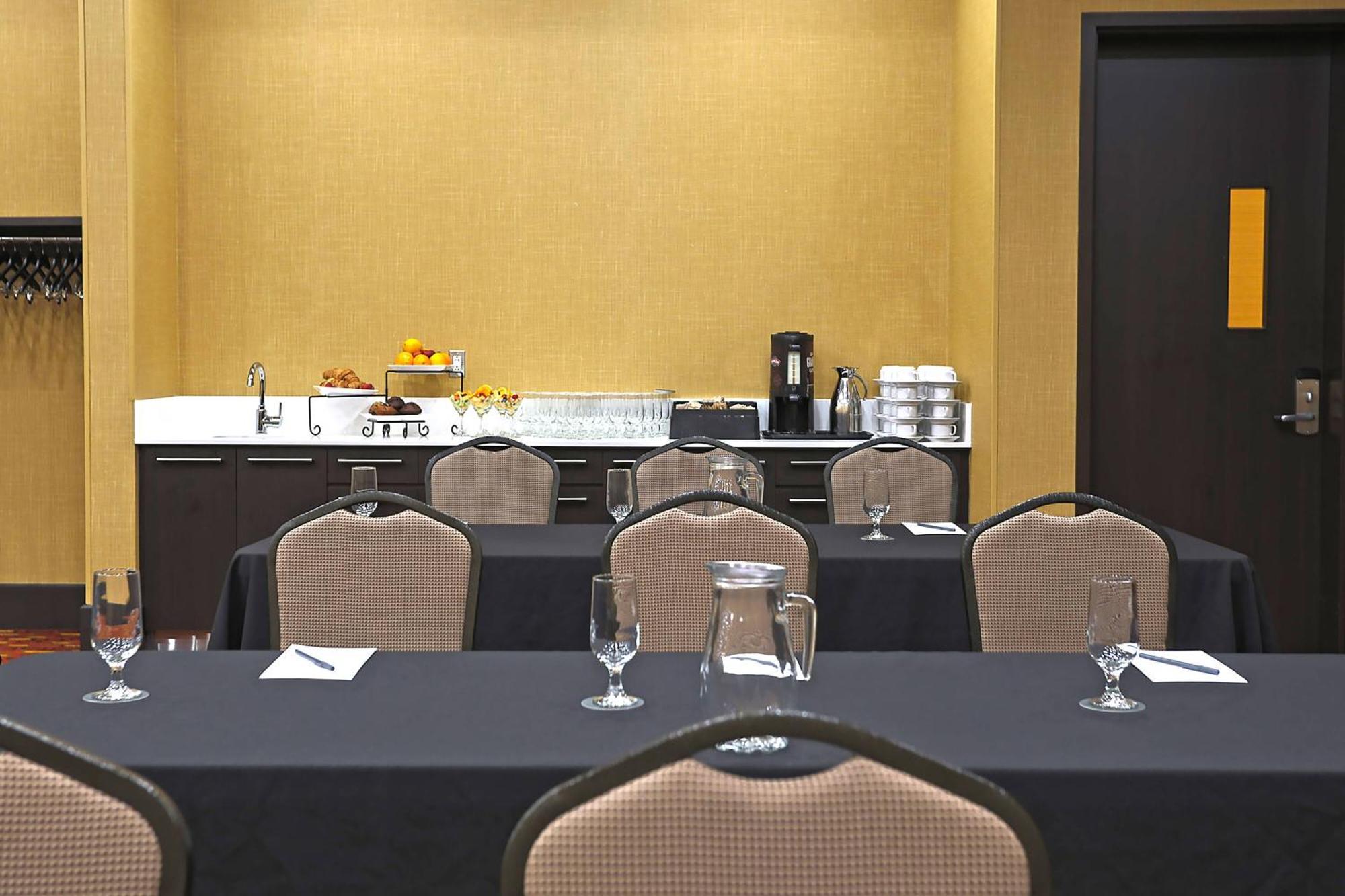 Hotel Courtyard By Marriott Montreal West Island/Baie D'Urfe Extérieur photo