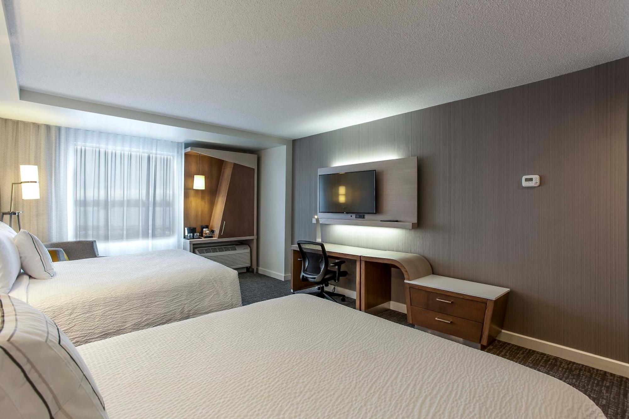 Hotel Courtyard By Marriott Montreal West Island/Baie D'Urfe Extérieur photo