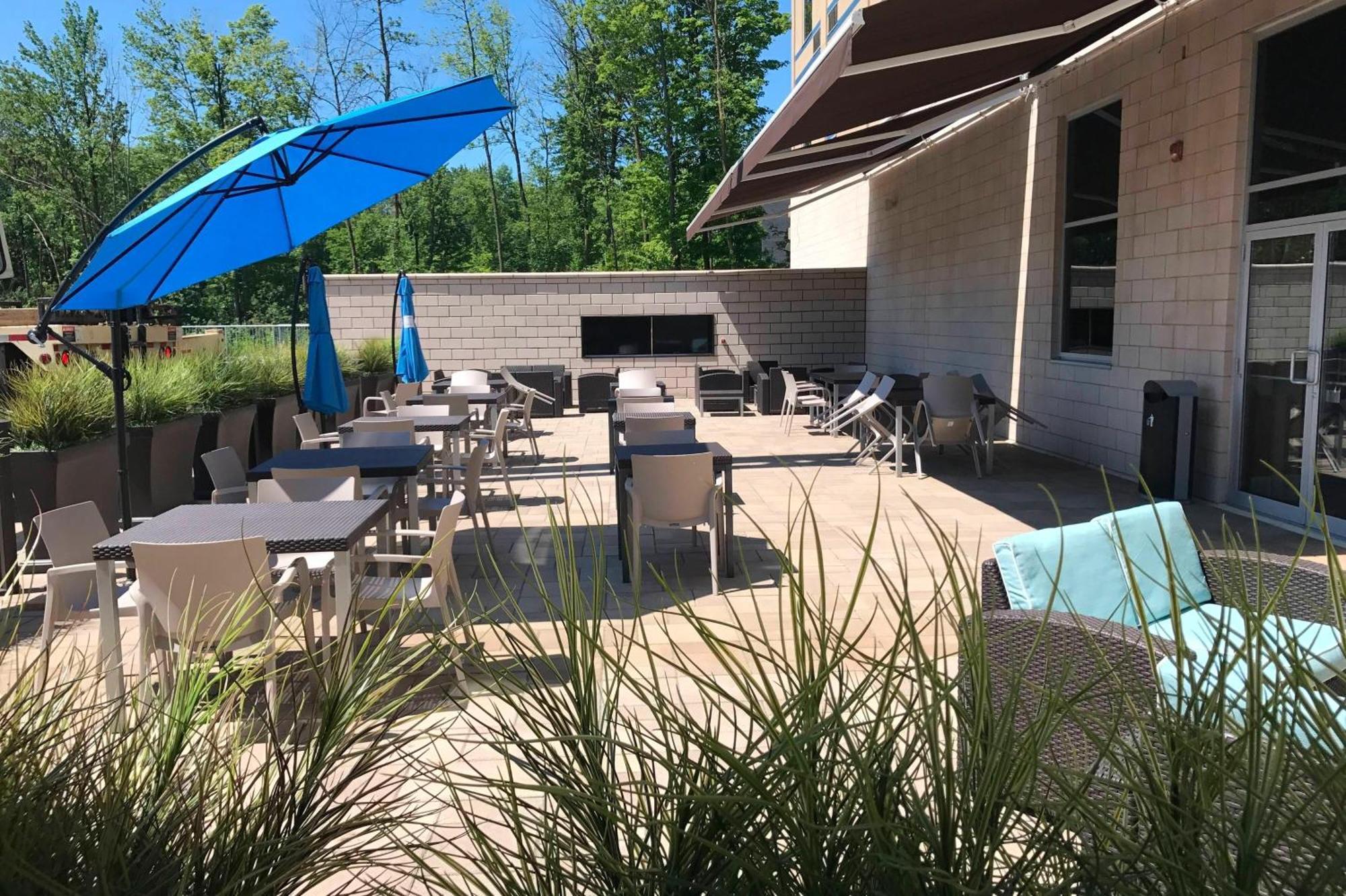 Hotel Courtyard By Marriott Montreal West Island/Baie D'Urfe Extérieur photo