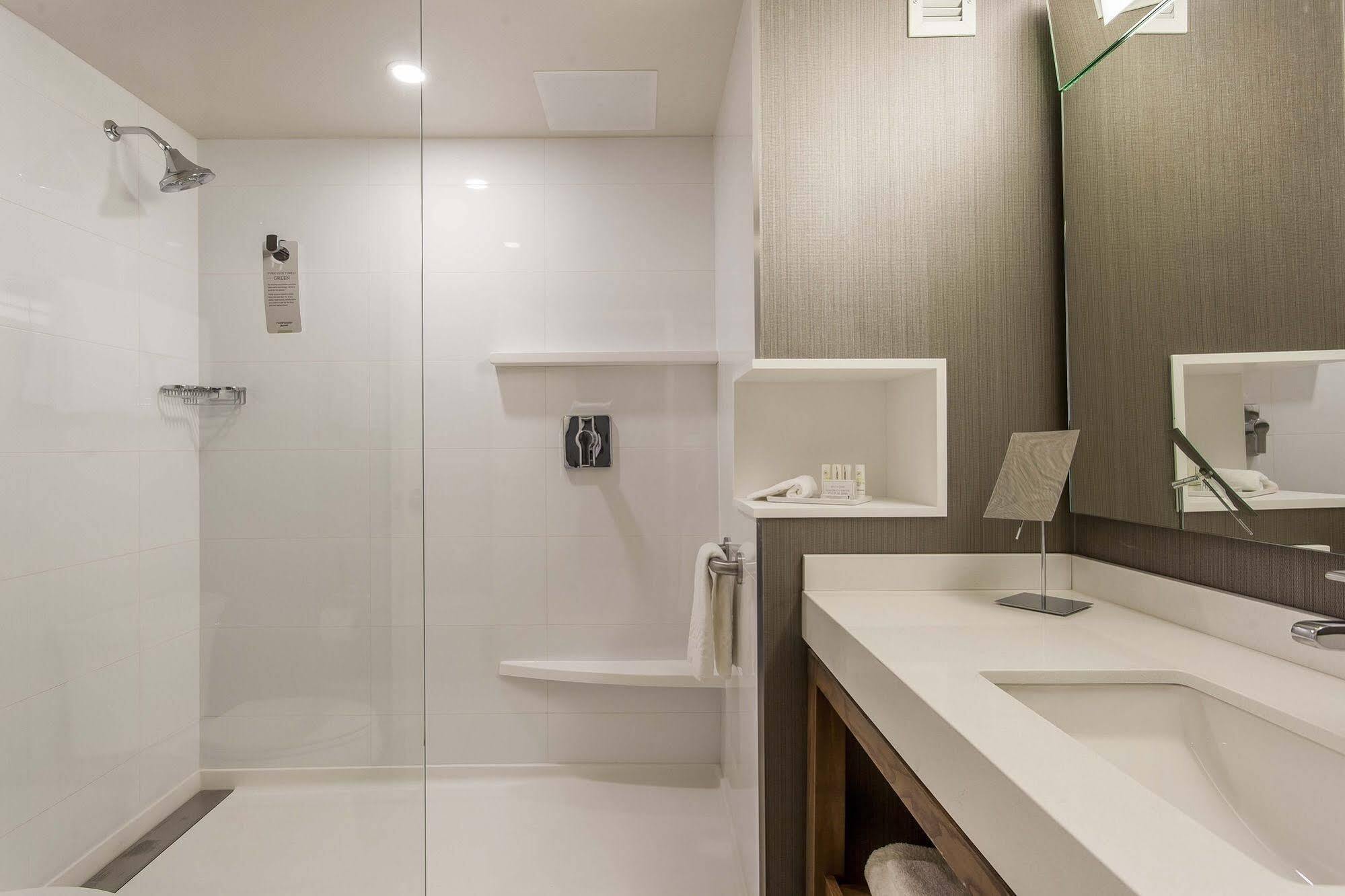 Hotel Courtyard By Marriott Montreal West Island/Baie D'Urfe Extérieur photo
