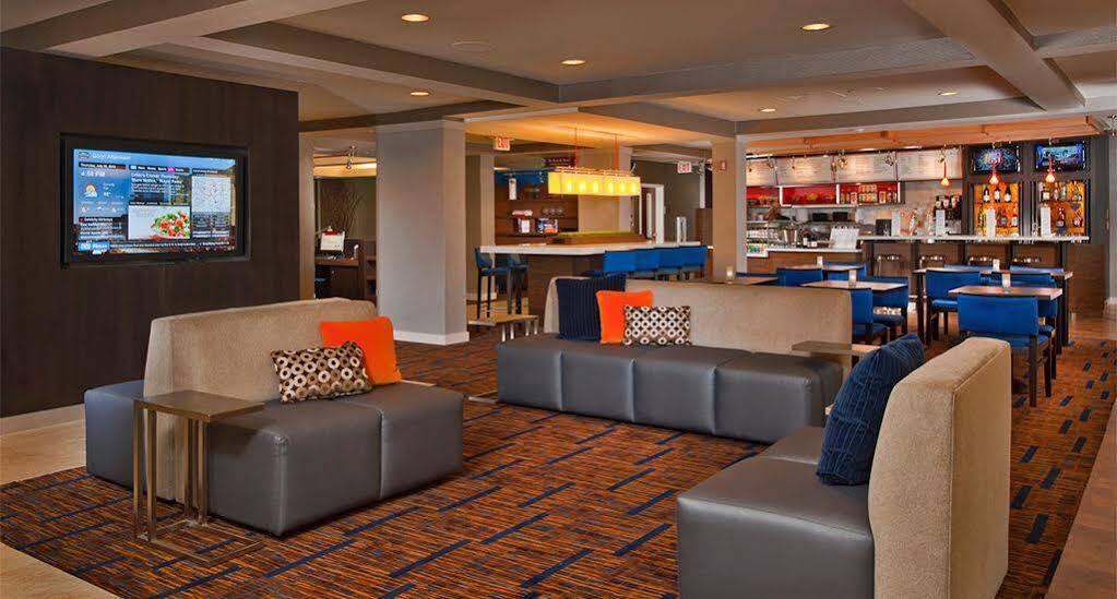 Hotel Courtyard By Marriott Montreal West Island/Baie D'Urfe Extérieur photo